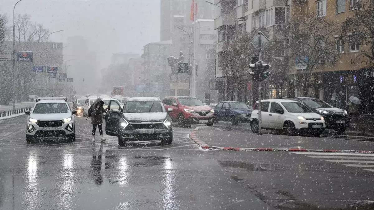 Üsküp\'te Yoğun Kar Yağışı