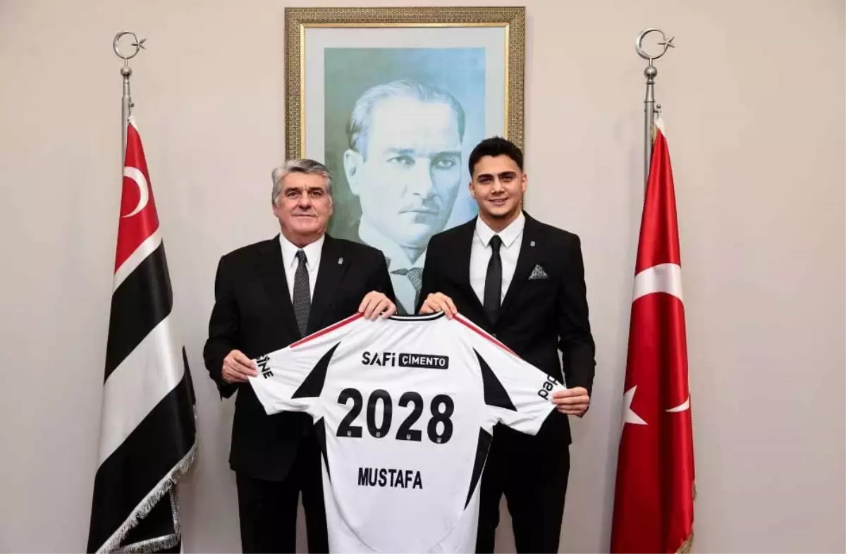 Beşiktaş, Genç Futbolcu Mustafa Hekimoğlu İle Sözleşme İmzaladı