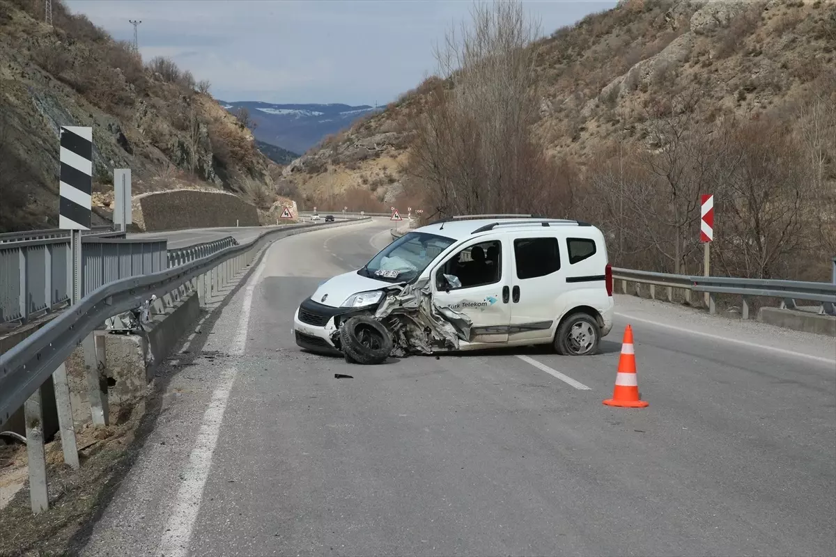 Tokat\'ta Trafik Kazası: 2 Yaralı