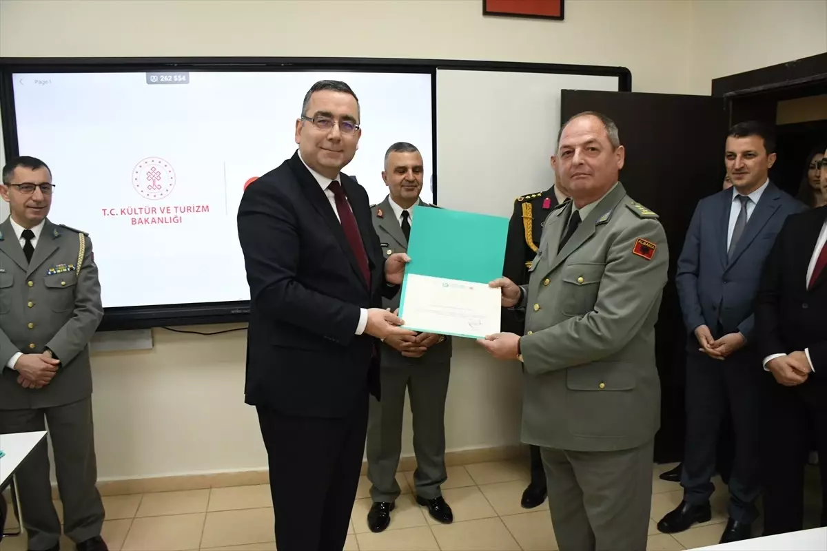 Arnavutluk\'ta Türkçe Sertifika Töreni