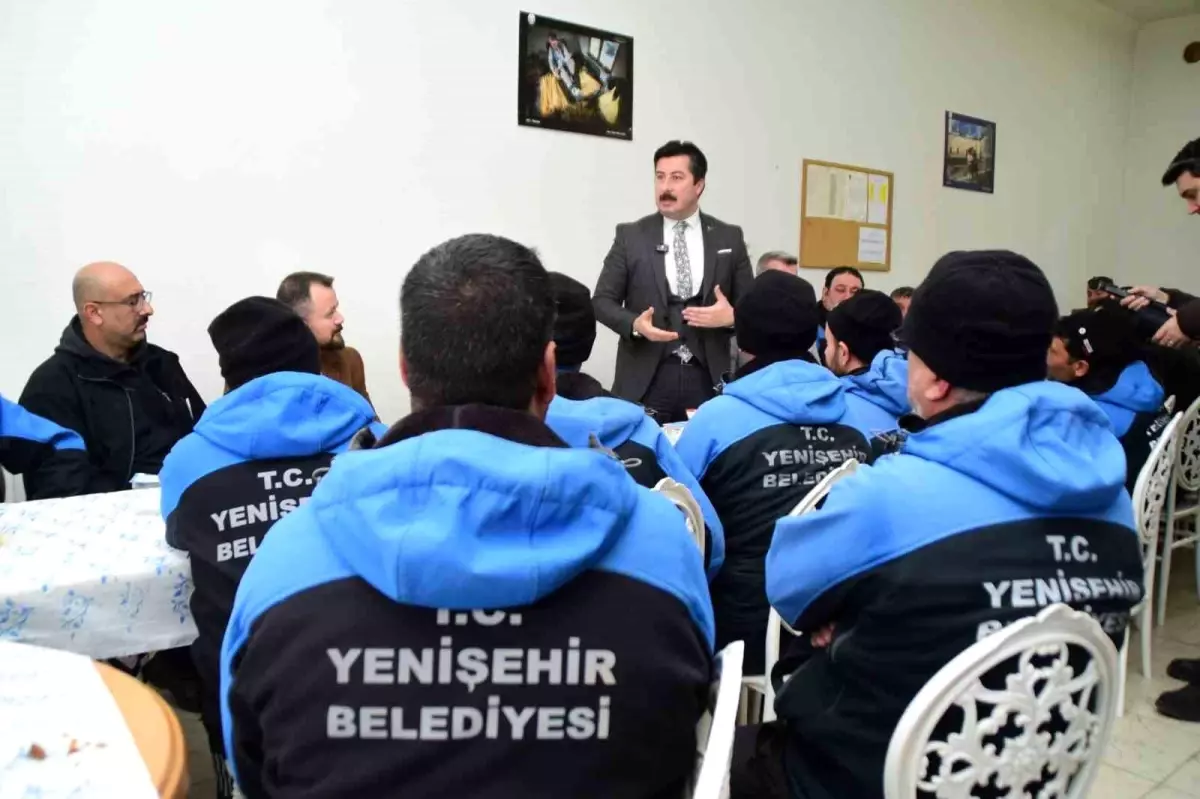 Yenişehir Belediye Başkanı Ercan Özel, Temizlik İşleri Ekipleriyle Buluştu