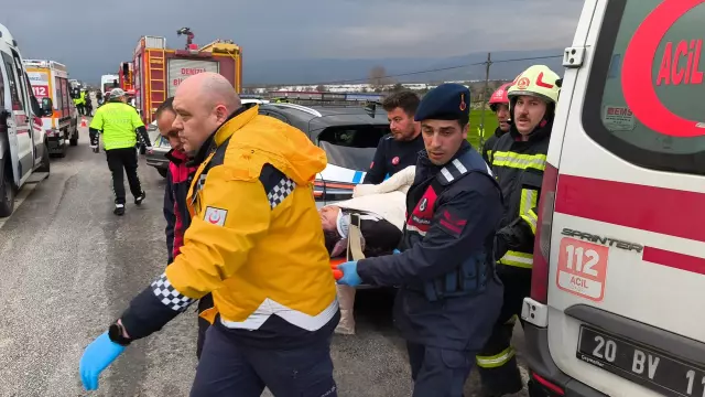 Denizli'ye turnuvaya gelen öğrenciler kaza yaptı: 2 ölü, 26 yaralı