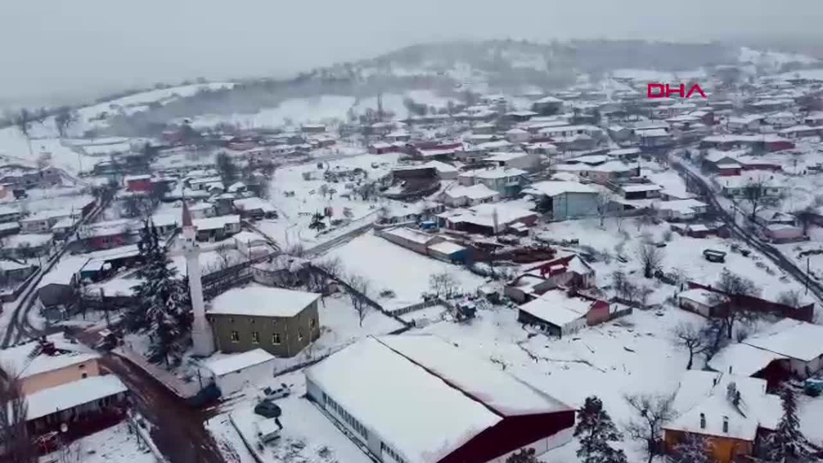Edirne ve Kırklareli\'nde Kar Yağışı Neşesi: Çiftçilerin Yüzü Güldü