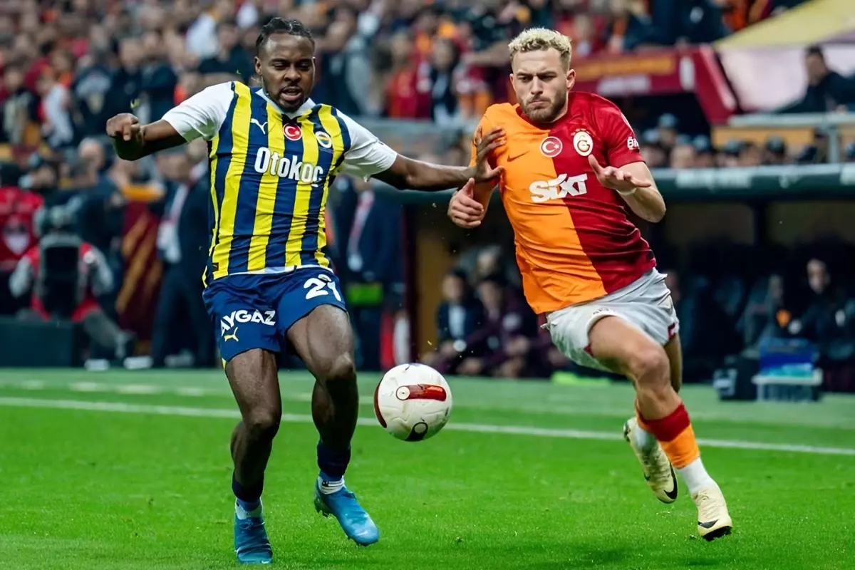 Galatasaray ve Fenerbahçe\'den aynı dakikada paylaşım