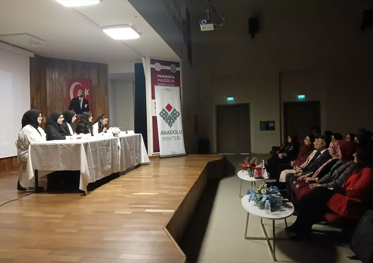 İzmir\'de "Anadolu Mektebi Projesi Yazar Okumaları" etkinliği düzenlendi