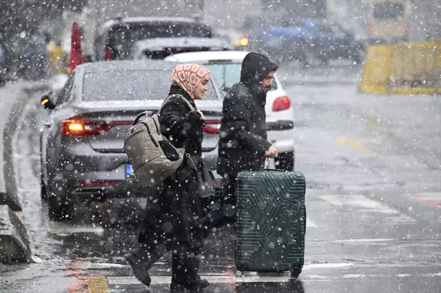 Kar alarmı verildi! İstanbul'da öğrenciler tatil beklerken, validen açıklama geldi