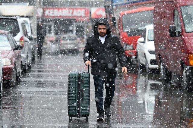 Kar alarmı verildi! İstanbul'da öğrenciler tatil beklerken, validen açıklama geldi