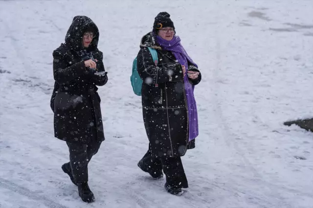 Kar alarmı verildi! İstanbul'da öğrenciler tatil beklerken, validen açıklama geldi