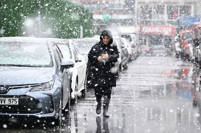 Kar alarmı verildi! İstanbul'da öğrenciler tatil beklerken, validen açıklama geldi