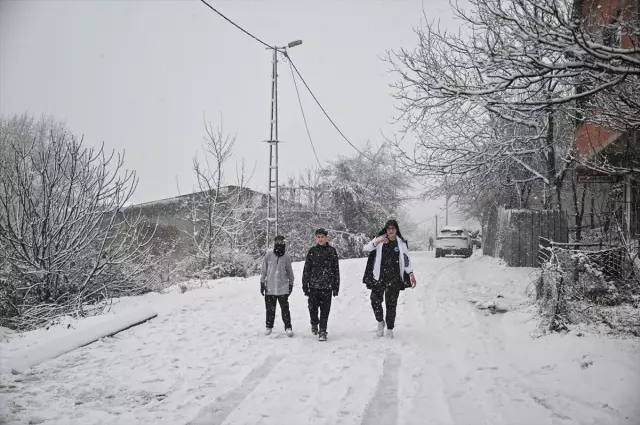 Kar alarmı verildi! İstanbul'da öğrenciler tatil beklerken, validen açıklama geldi