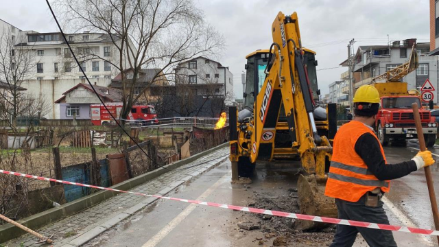 Mahalleli diken üstünde: 23 saattir aralıksız yanıyor