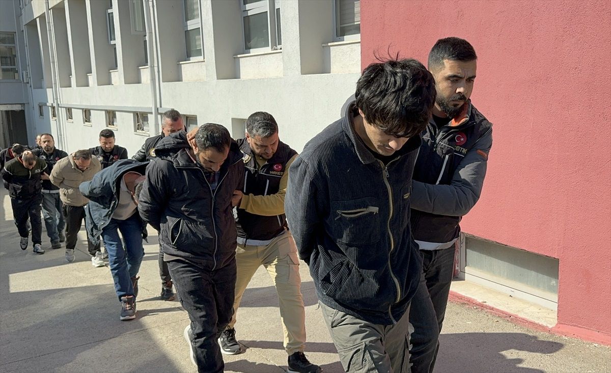 Adana\'da Uyuşturucu Operasyonu: 30 Tutuklama