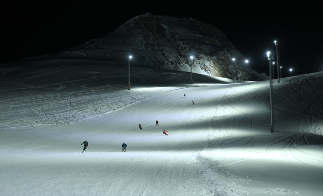 Mergabütan'da gece kayak dönemi başladı