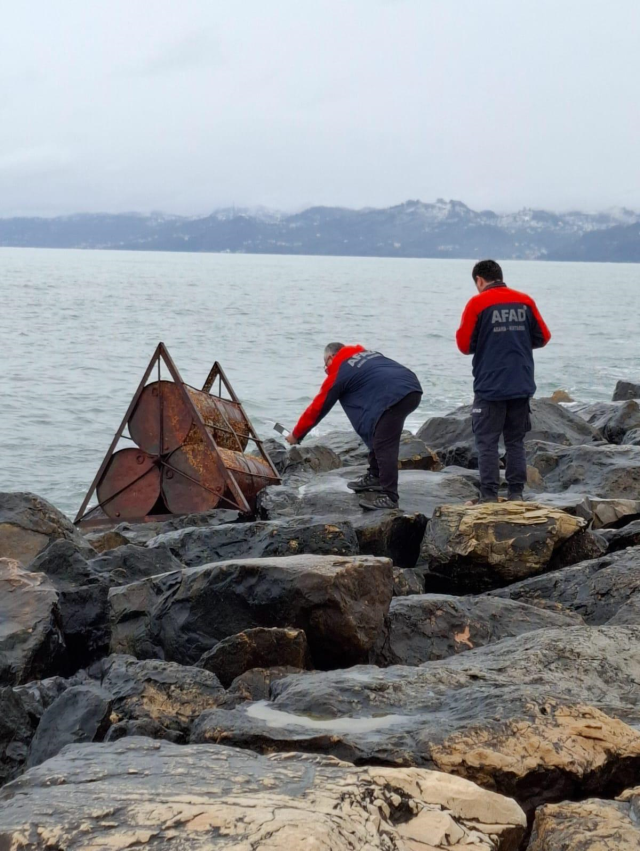 Ordu'da üç ilçede birden kıyıya vurdu, ekipler alarma geçti