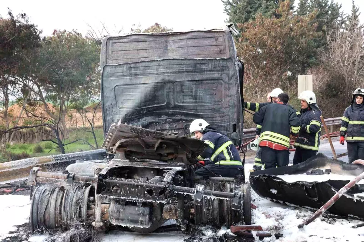 Adana Otoyolunda Tanker Yangını: Kilometrelerce Kuyruk Oluştu