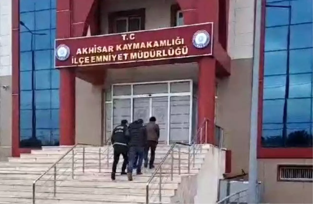 Akhisar\'da Uyuşturucu Operasyonu: 2 Tutuklama