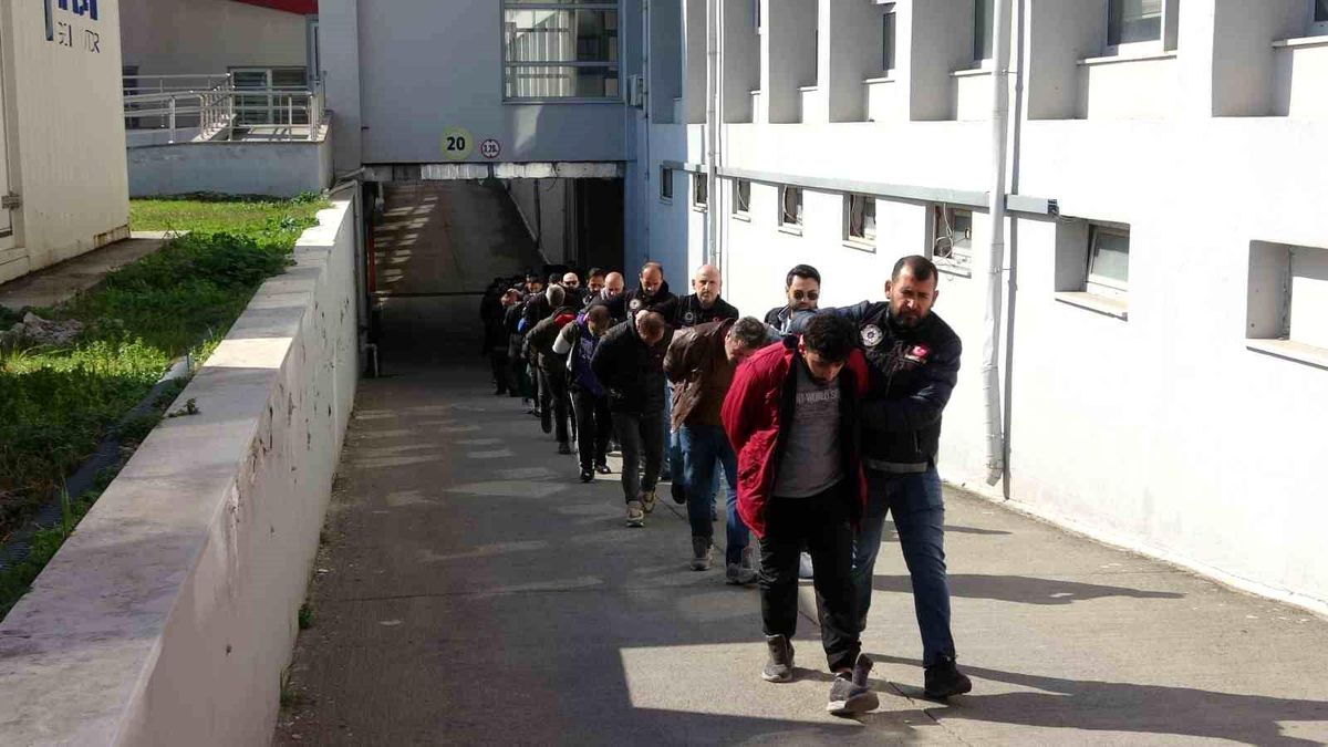 Adana\'da Uyuşturucu Operasyonu: 30 Tutuklama