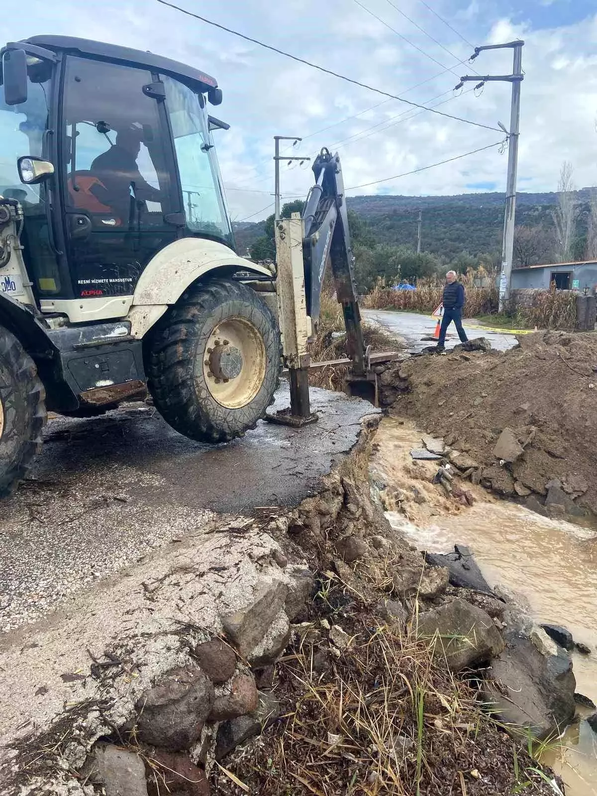 Ayvacık\'ta Çöken Köprü Yeniden Yapılıyor