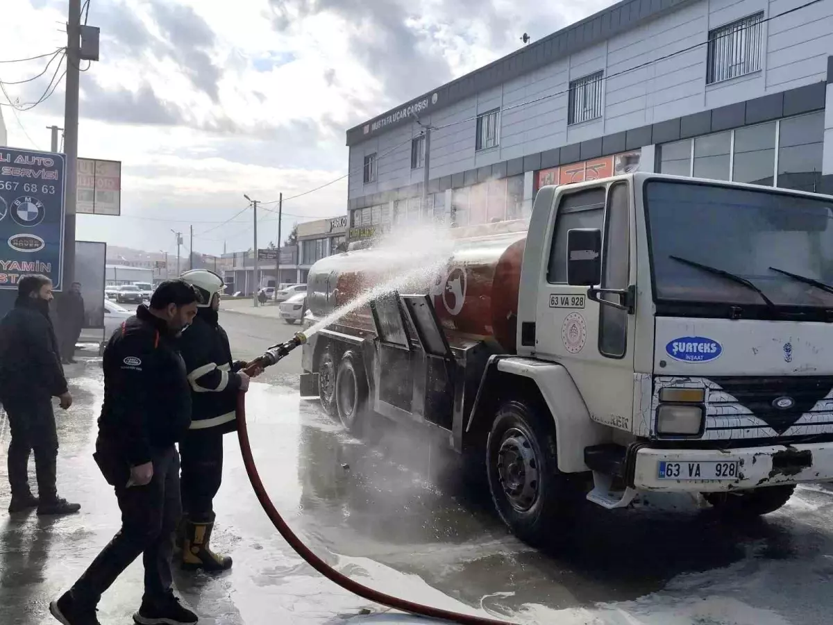 Şanlıurfa\'da Yakıt Tankeri Yangını