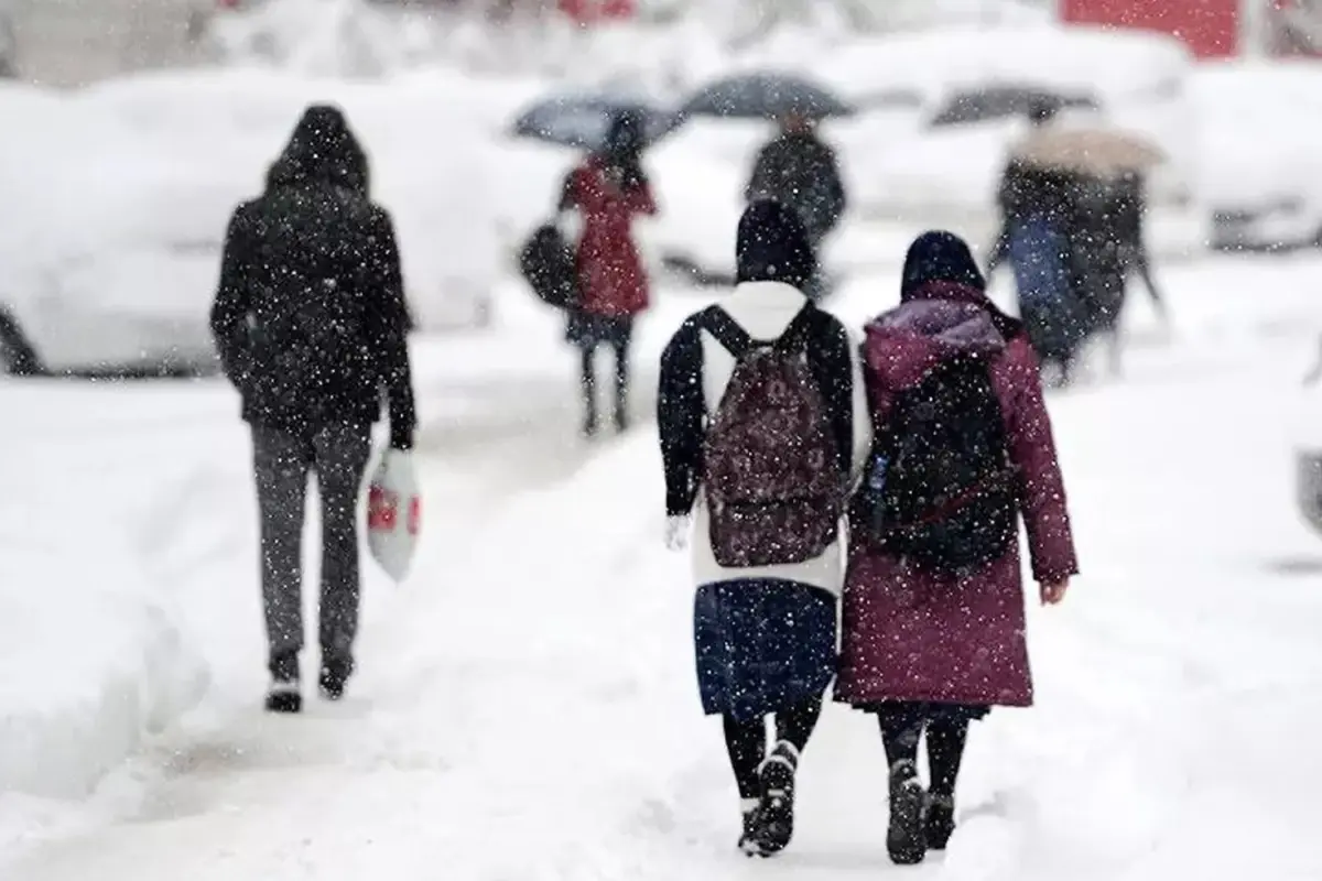 Sinop ve Kastamonu\'da etkili olan kar yağışı nedeniyle eğitime ara verildi