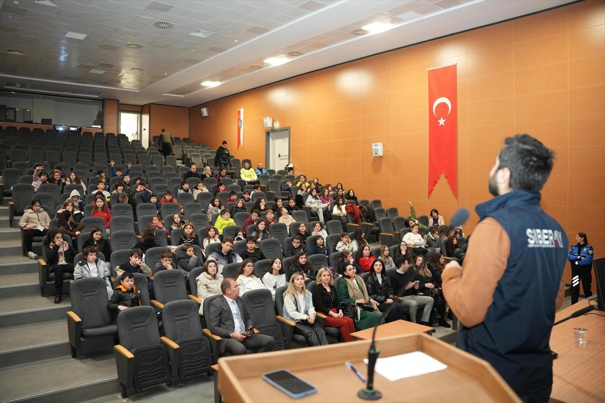 Öğrencilere Polislik Mesleği Anlatıldı