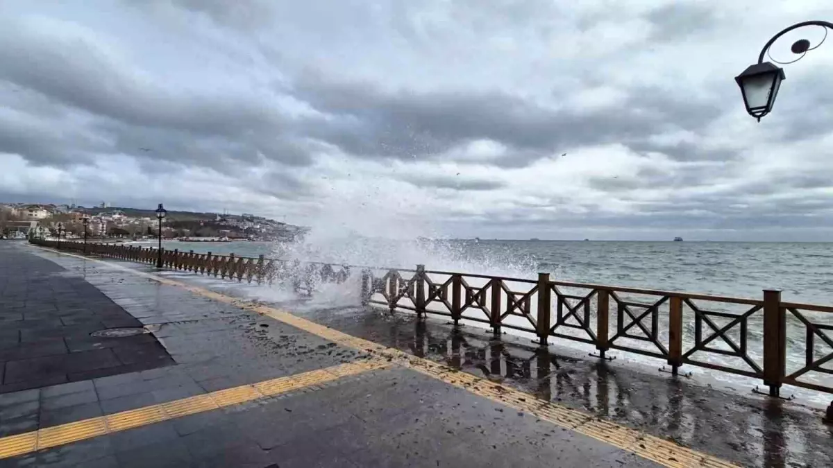 Poyraz Tekirdağ\'da Denizi Dalgalandırdı