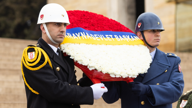 Türkiye'ye ayak basan Zelenski'nin ilk durağı Anıtkabir oldu