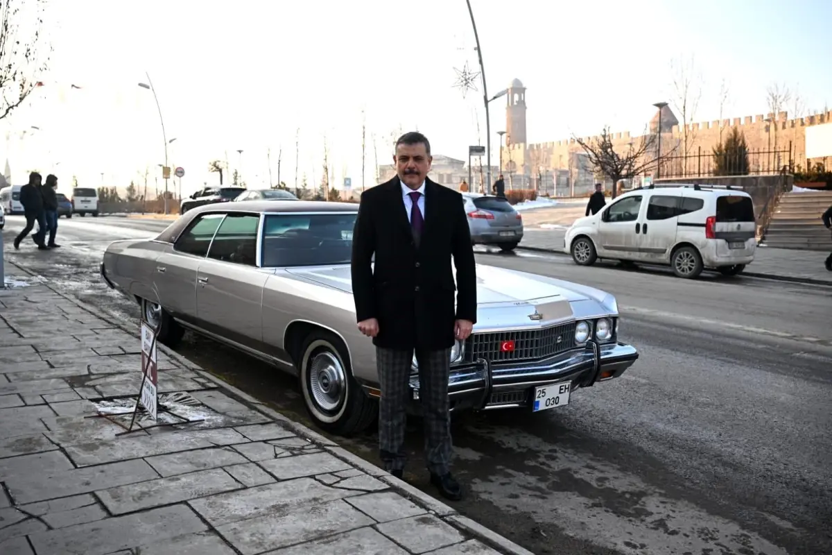 Vali Çiftçi, Türkeş\'in Aracıyla Turu