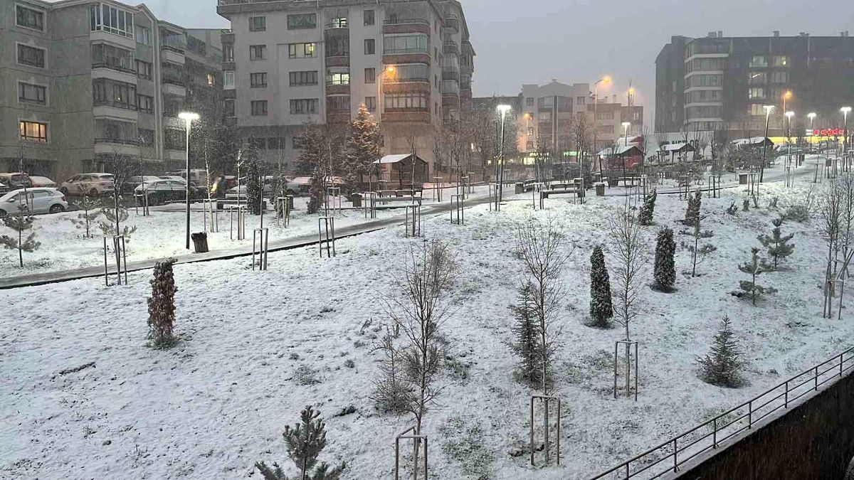 Ankara\'da Etkili Kar Yağışı