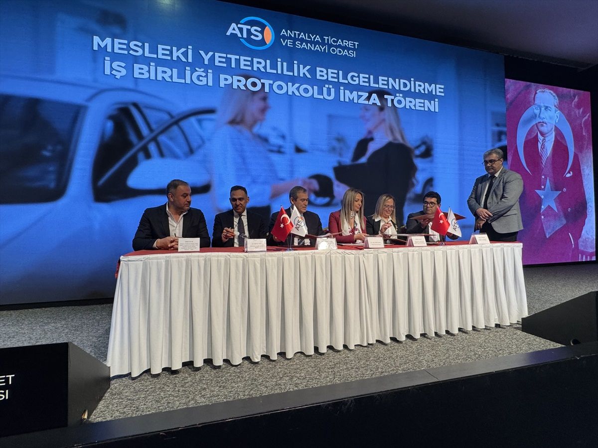 Araç Kiralama Paneli Antalya\'da Düzenlendi