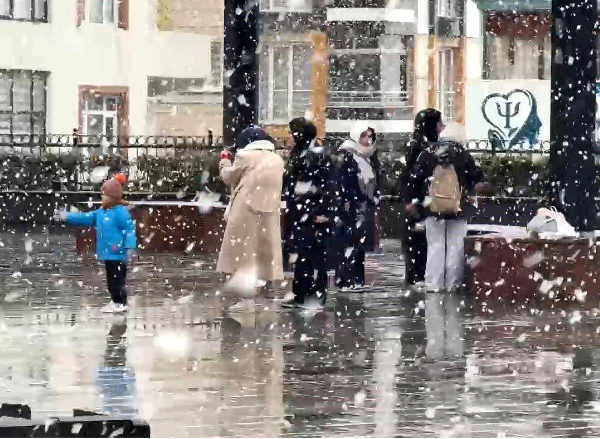 Arnavutköy\'de Kar Yağışı Yeniden Başladı