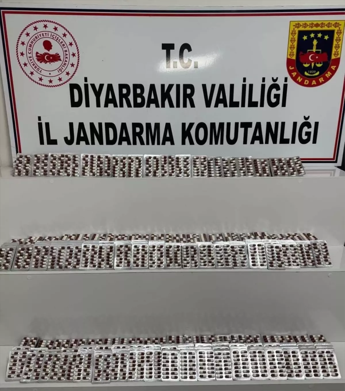 Diyarbakır\'da Uyuşturucu Operasyonu: 3 Tutuklama