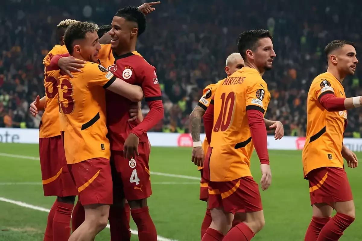 Galatasaray\'a yıldız futbolcusundan derbi öncesi kötü haber