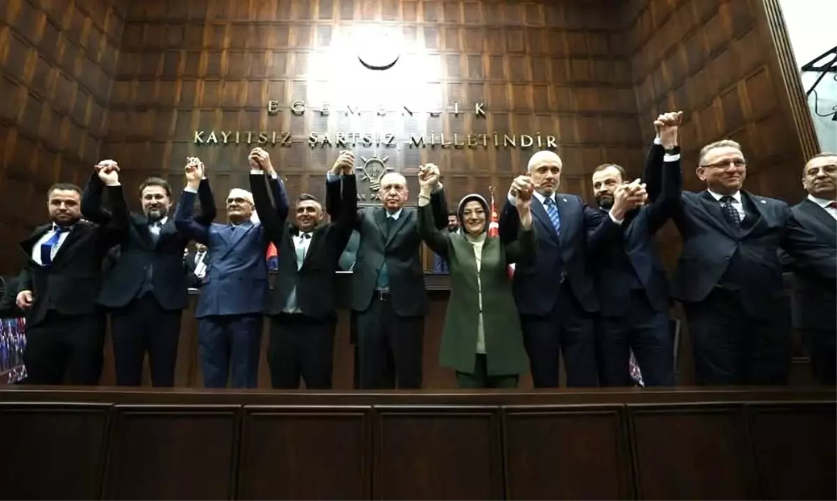 İYİ Parti\'den istifa eden Yenikent Belediye Başkanı Öztürk, AK Parti\'ye katıldı