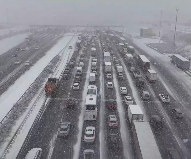 Kar fırtınası İstanbul'u vurdu! İmamoğlu'ndan 'uzaktan çalışma' çağrısı