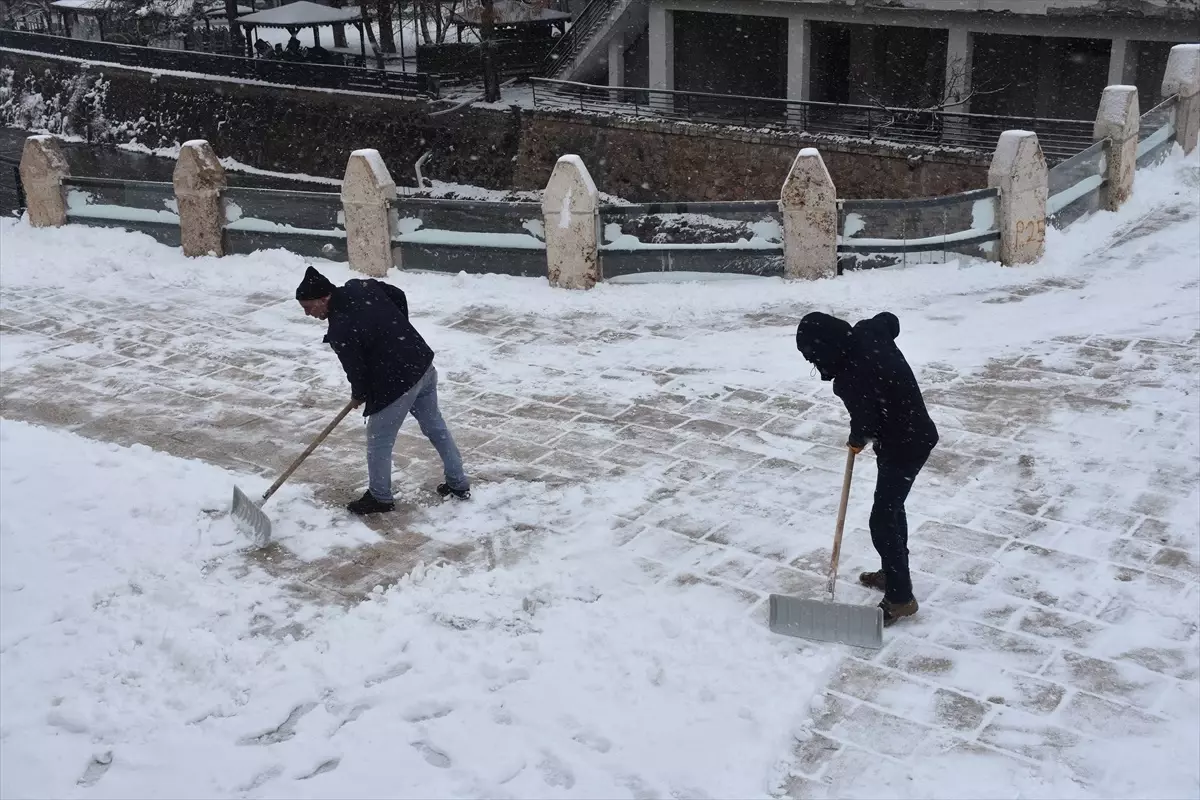 Doğu Karadeniz\'de Ulaşım Aksıyor