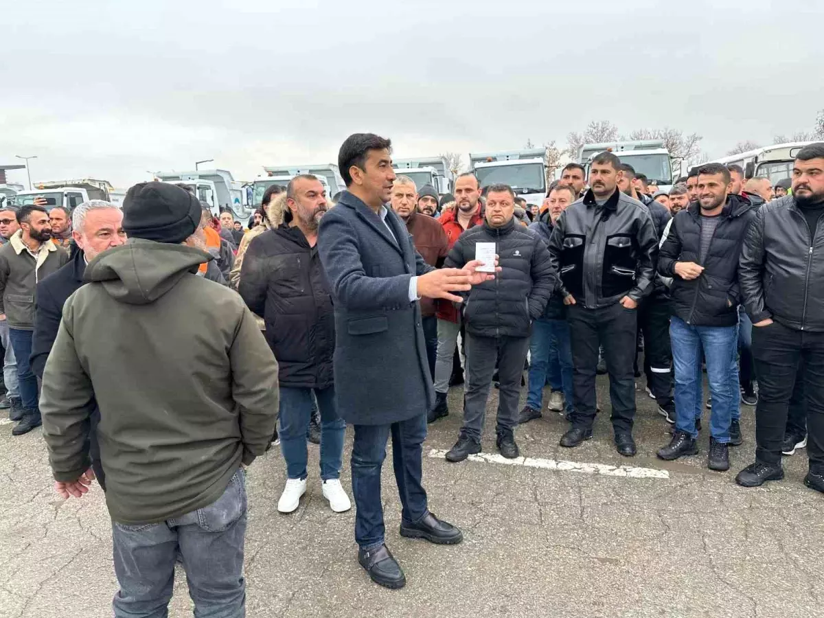 Kayseri\'de Belediye İşçileri Maaş Farklarına Tepki Gösterdi