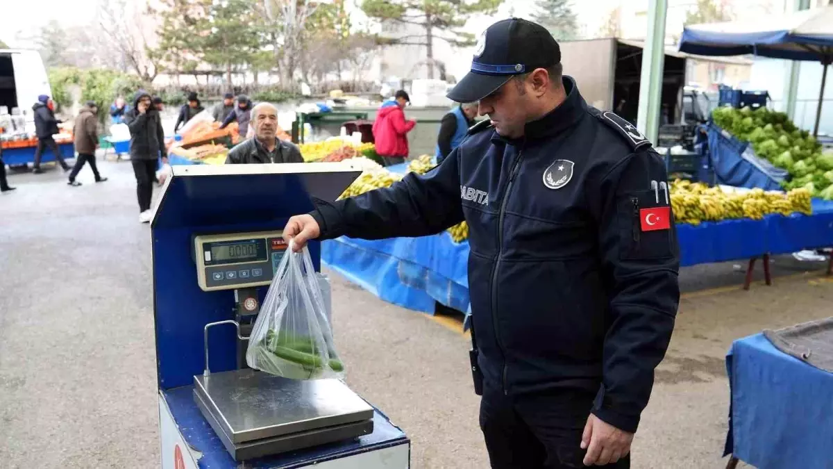 Keçiören\'de Semt Pazarları Denetleniyor