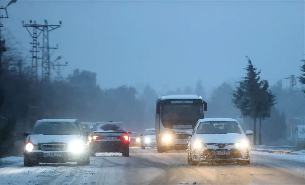 Kırklareli\'nde Kar Yağışı Etkili