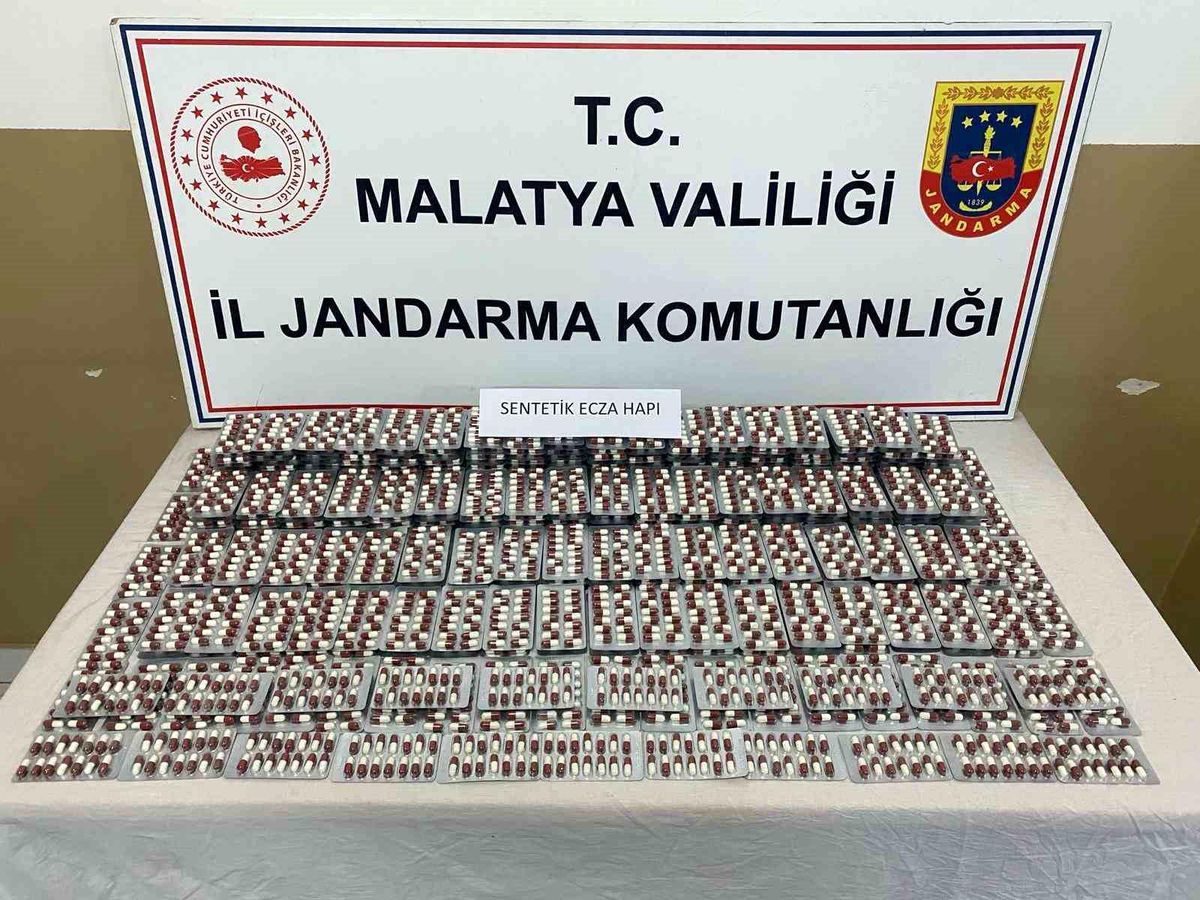 Malatya\'da Narkotik Operasyonu: 5 Bin Hap ve Kaçak Tütün Ele Geçirildi