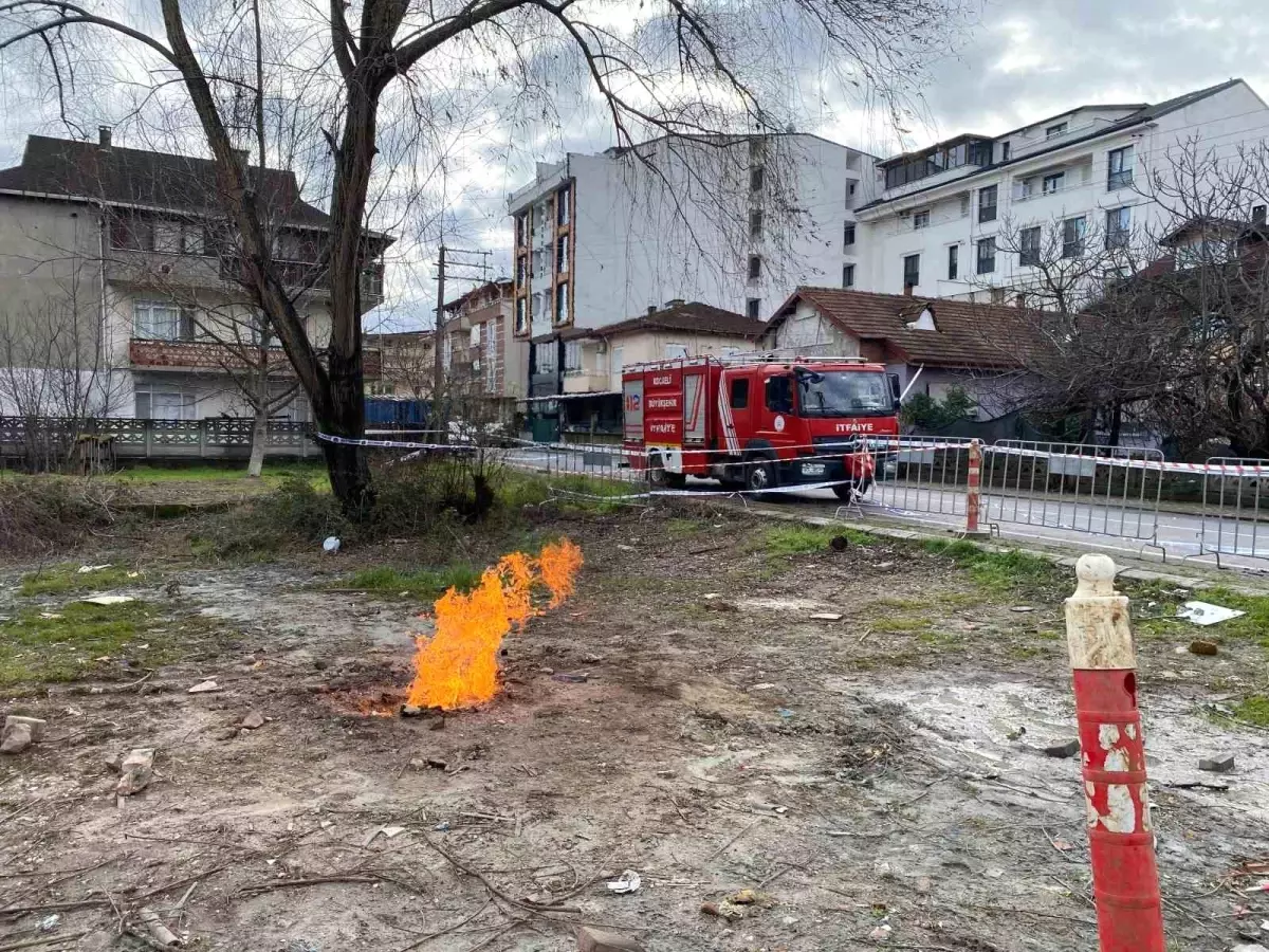 Kartepe\'de Metan Gazı Yangını Devam Ediyor