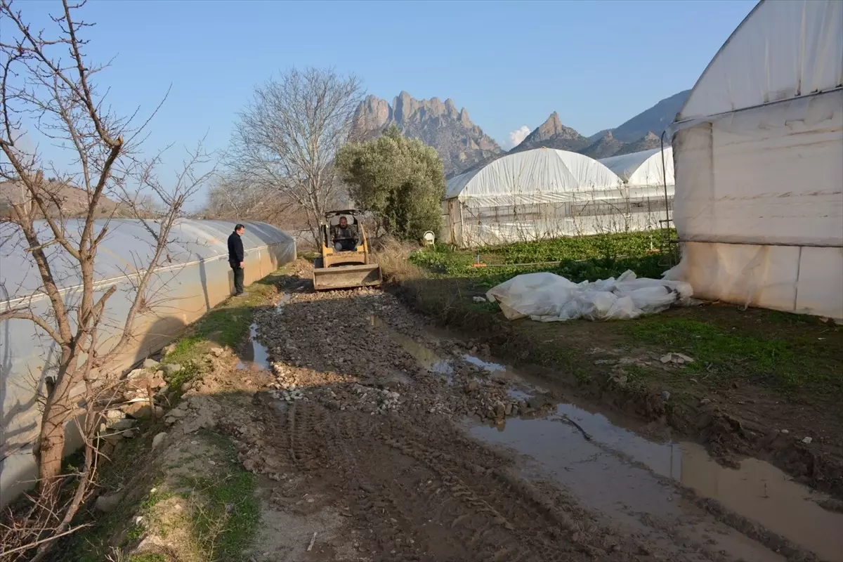 Mihalgazi\'de Tarım Yolları Güçleniyor