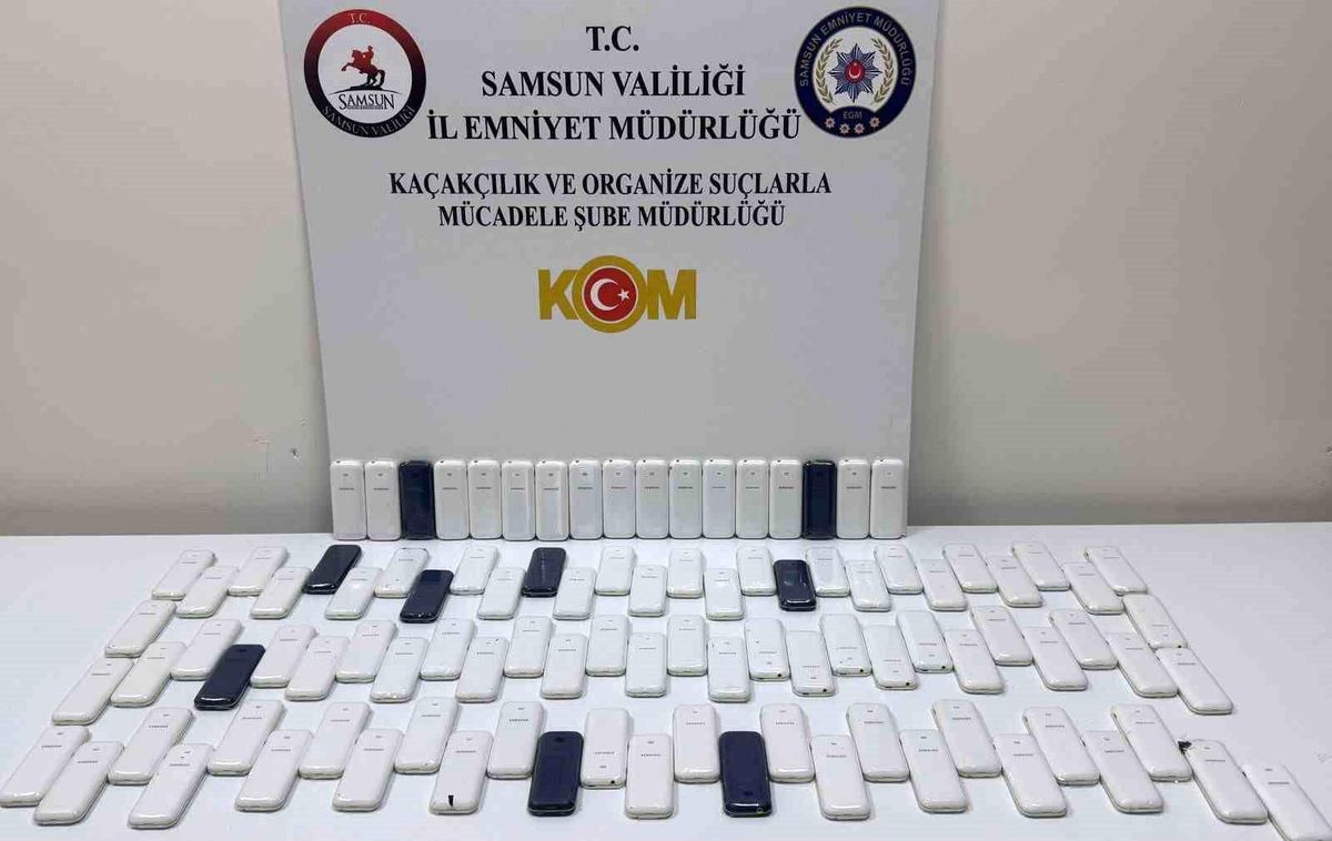Samsun\'da Kaçak Cep Telefonu Operasyonu