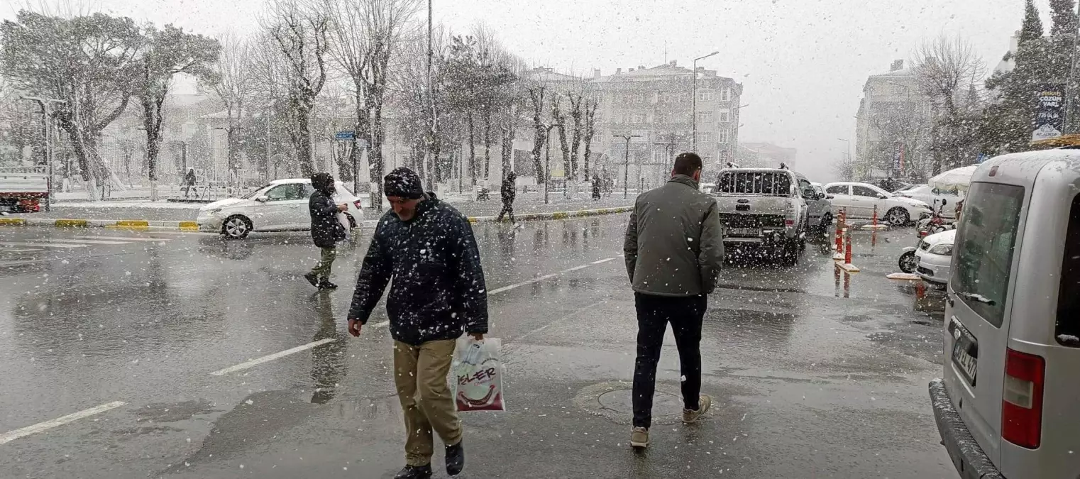 Tekirdağ\'da Yoğun Kar Yağışı Hayatı Olumsuz Etkiledi