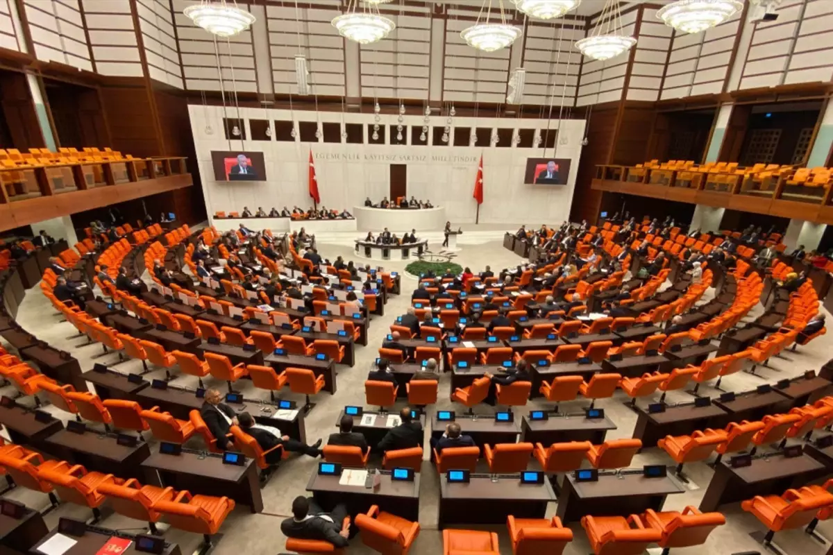 AK Parti İklim Kanunu Teklifi\'ni TBMM\'ye sundu