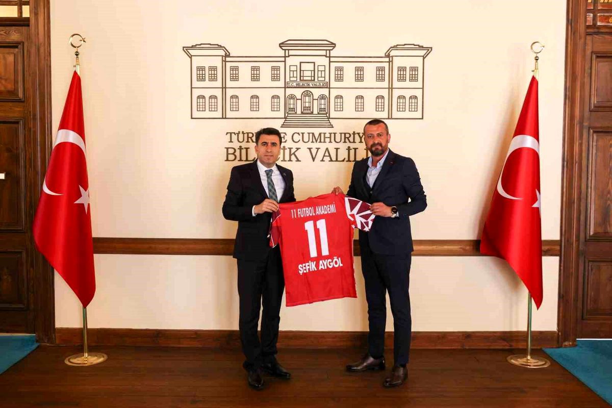 Bilecik Futbol Akademisi\'nden Vali\'ye Ziyaret