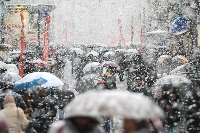 Bu provaydı, İstanbul'a tipi şeklinde kar yağacak! İşte saat saat hava raporu