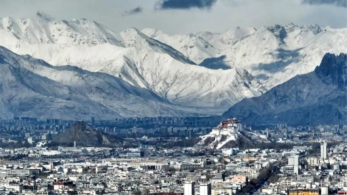 Tibet ile Hong Kong Arasında İlk Uçuşlar Başladı