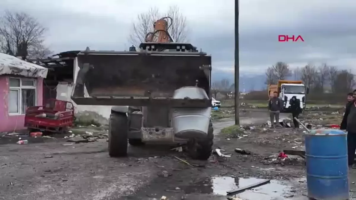 Düzce\'de Uçan Balon Denetimi: Yanıcı Kimyasallar Ele Geçirildi