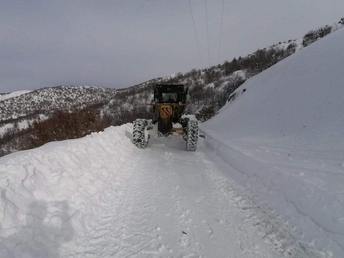 Elazığ\'da Kar Yağışı Nedeniyle 505 Köy Yolu Ulaşıma Kapandı
